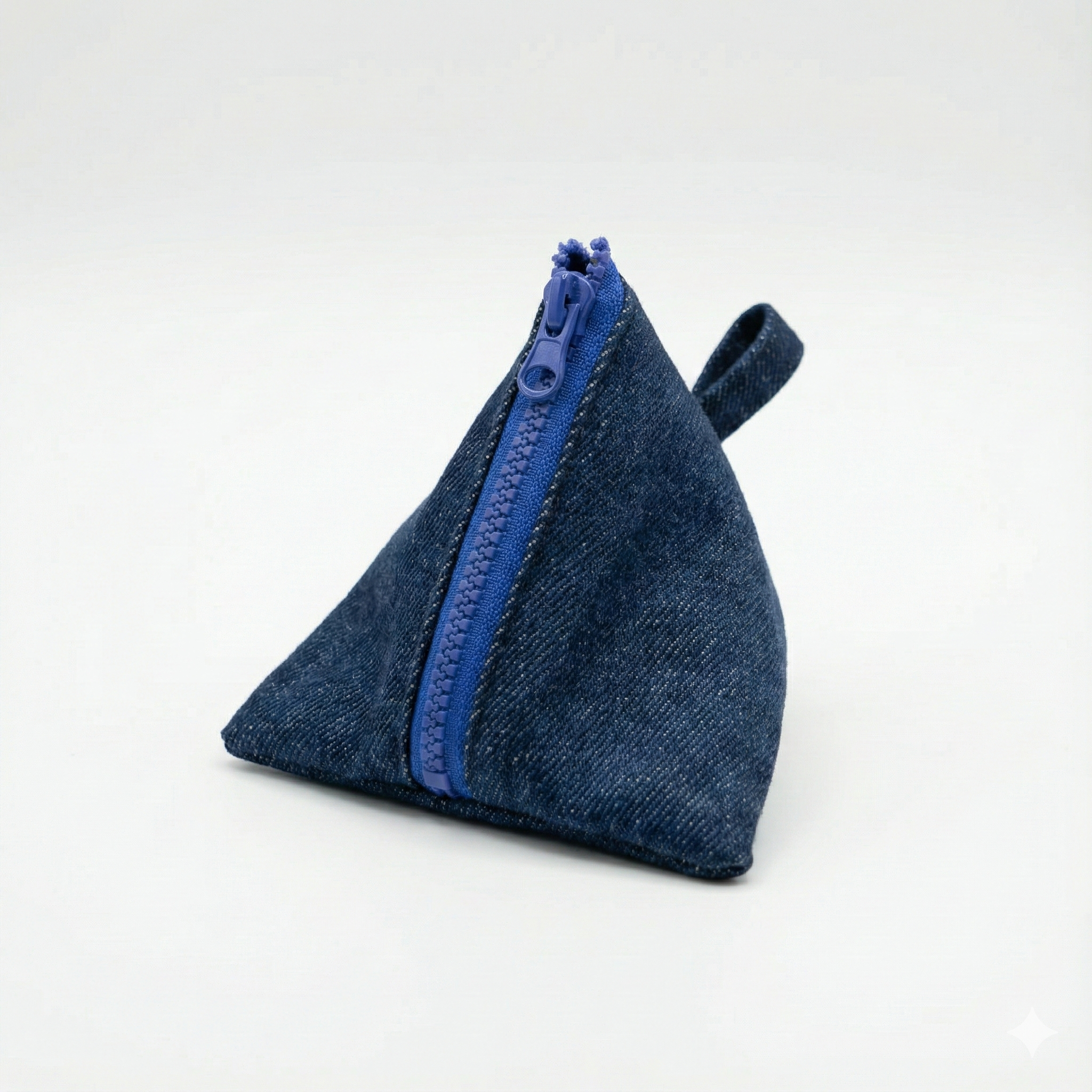 Triangular Coin Purse with Zipper