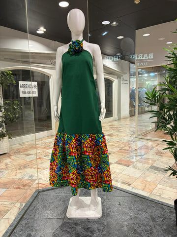 Vestido comprido com babado, decote americano, aberto nas costas