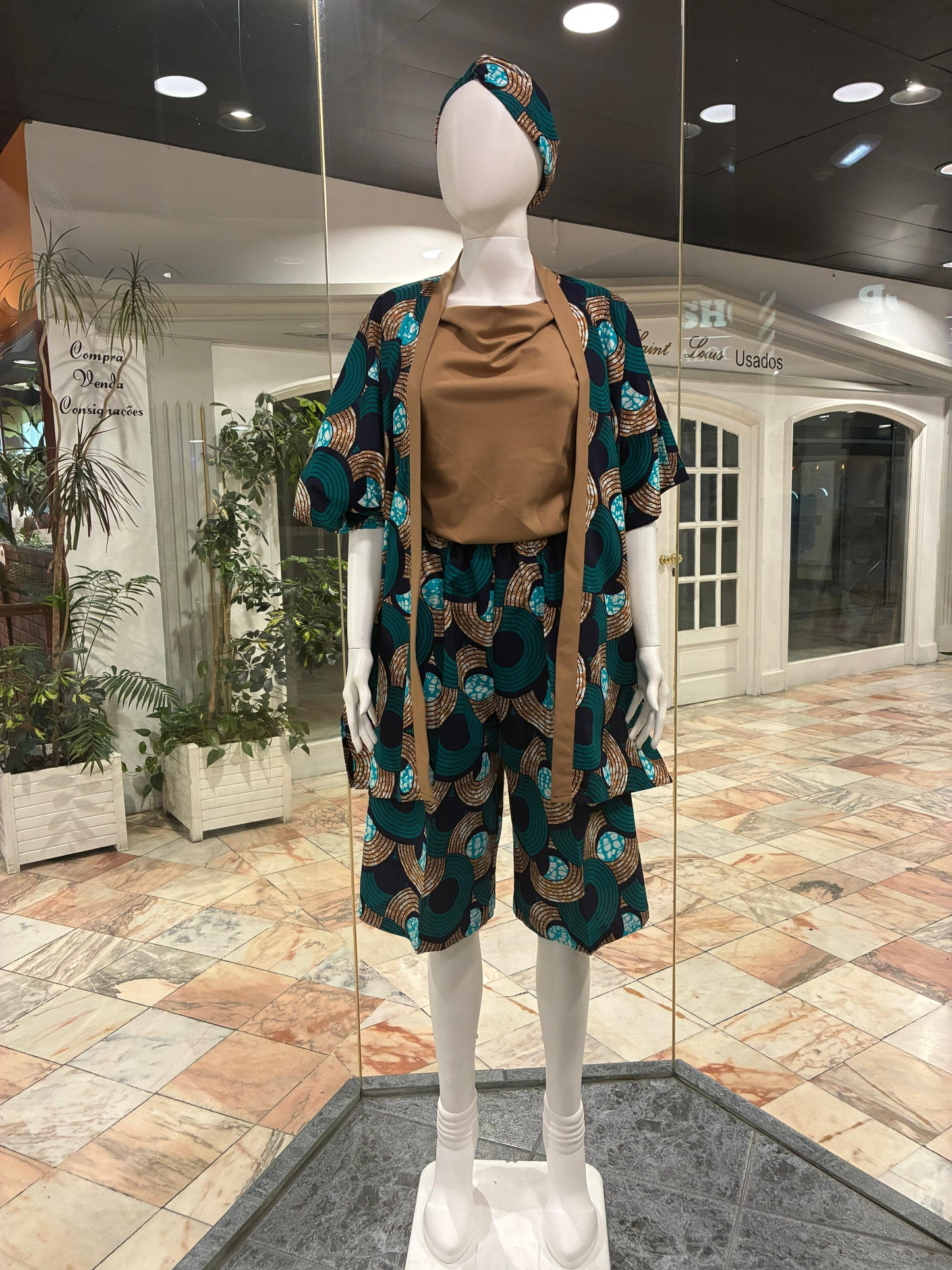Fato com Kimono e calção de pano africano