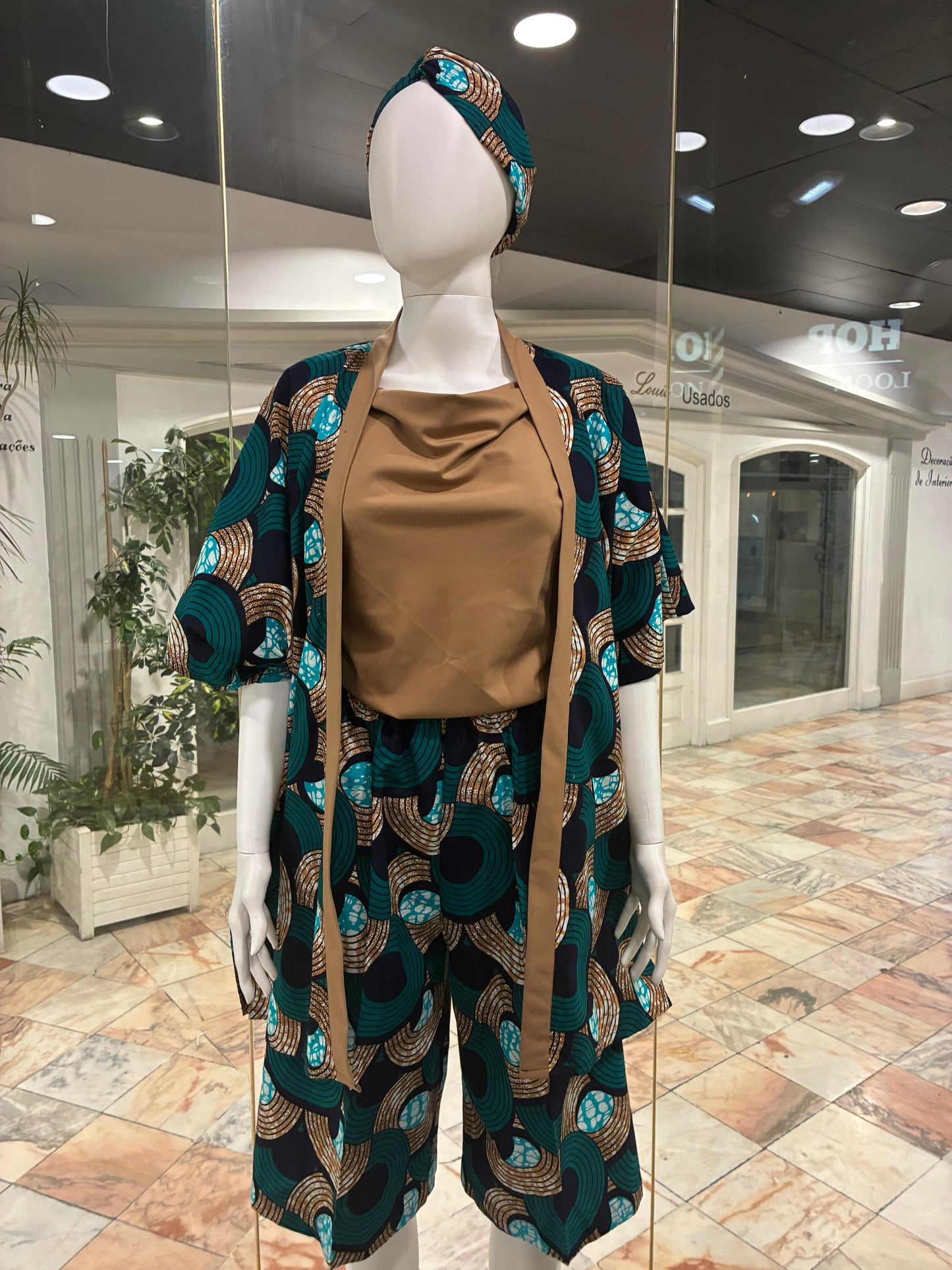 Fato com Kimono e calção de pano africano